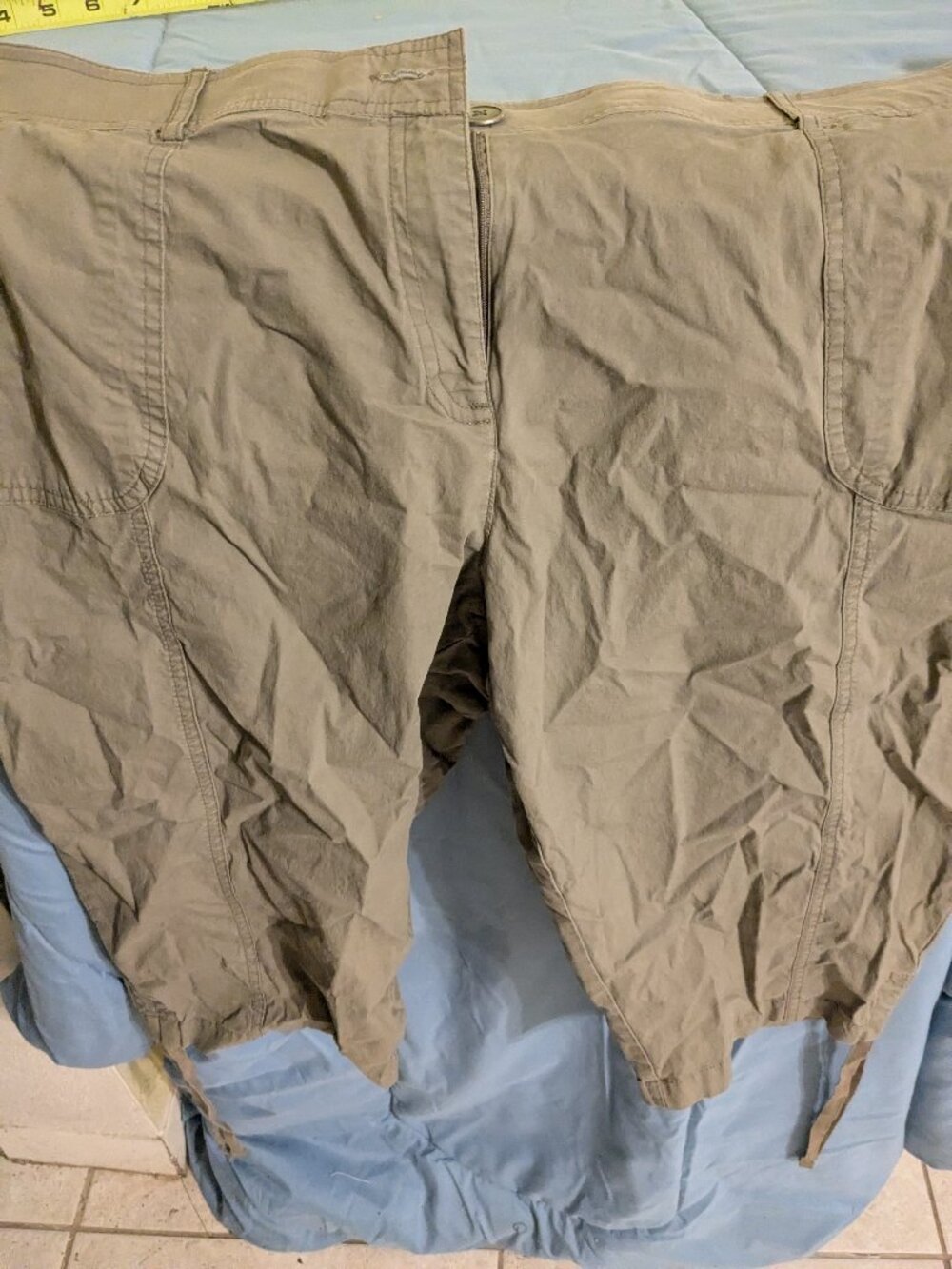 Cargo capris.
